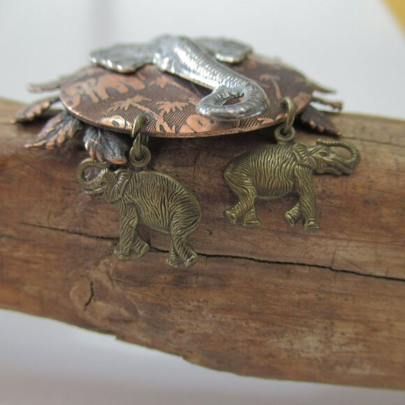 Vintage Elephant-Theme Mixed Metals Brooch Dangling Baby Elephant Charms - Picture 7 of 8